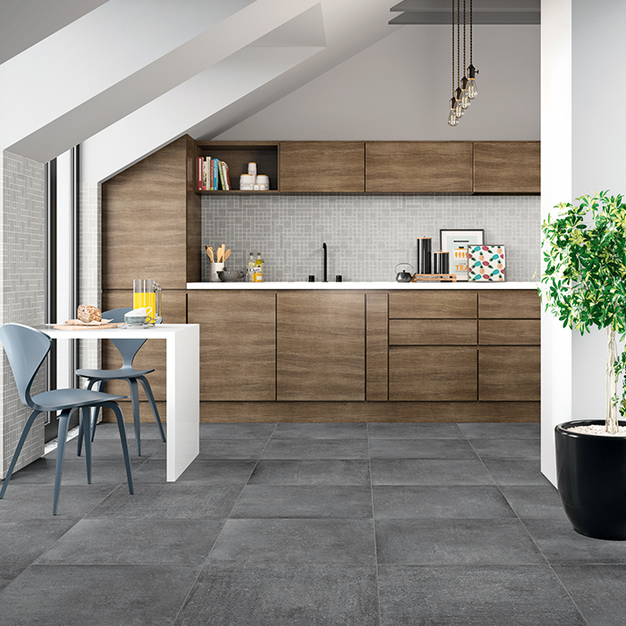 Küche mit Fliesenspiegel